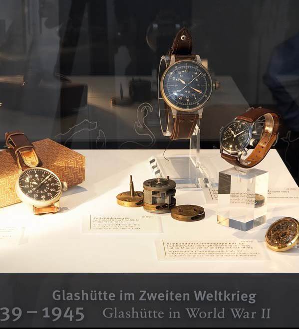 二战时期德军订制的飞行员腕表展示
